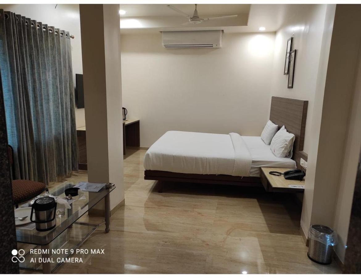 Hotel Dwarka, Nagpur Exterior photo